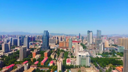 夜幕降临下的石家庄街头风情